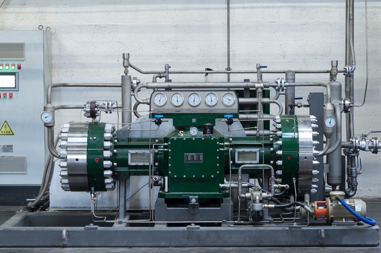 Pressure monitoring equipment in an industrial gas system